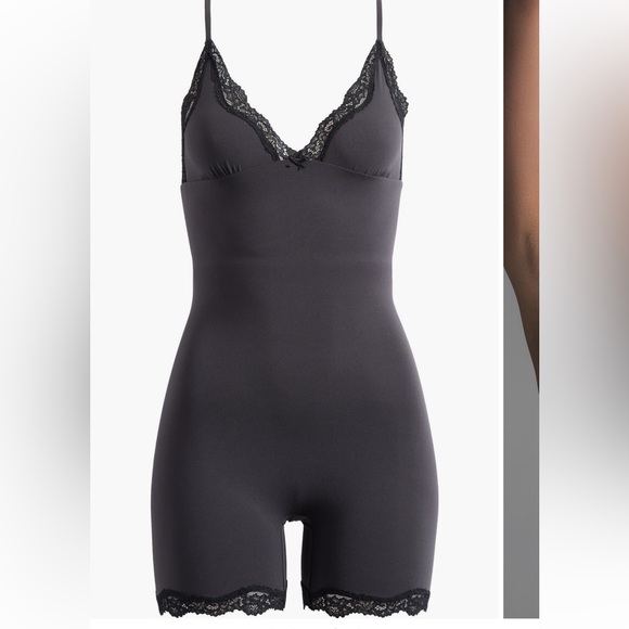 SKIMS Fits Everybody Triangle Romper Black Lace Shapewear Bodysuit XXS
